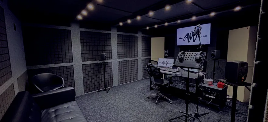 Sala de mezclas de ADD Sound con monitores y tratamiento acústico